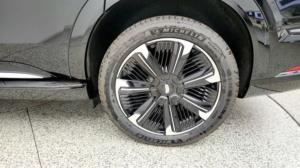 Used 2025 Cadillac Escalade IQ Sport 2 AWD/4WD image 9