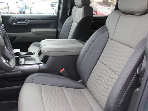 New 2026 Chevrolet Silverado 1500 ZR2 w/ Dark Appearance Package image 9