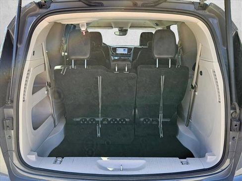 Used 2023 Chrysler Pacifica Touring-L FWD image 20
