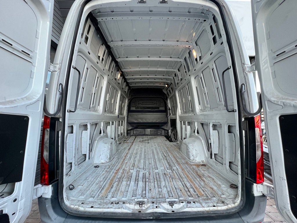 Used 2019 Freightliner Sprinter 2500 RWD image 17