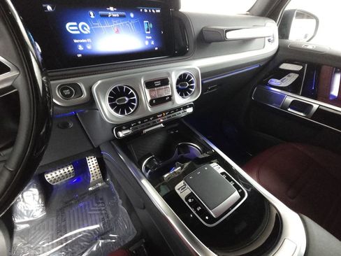 Certified 2025 Mercedes-Benz G 580 w/ Manufactur Interior Package image 15