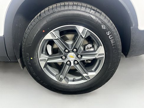 Used 2025 Chevrolet Blazer LT image 11