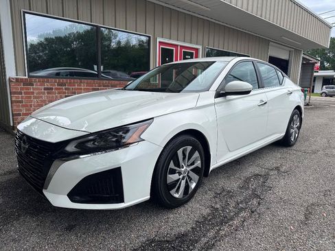 Used 2023 Nissan Altima 2.5 S FWD image 5