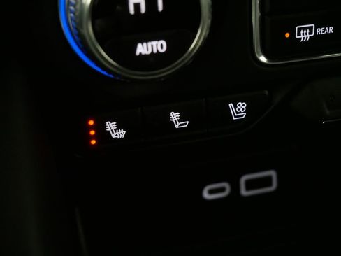 Used 2023 GMC Yukon SLT image 27