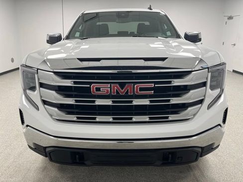 Used 2023 GMC Sierra 1500 SLE AWD/4WD image 3