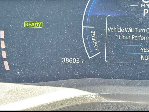 Used 2025 Toyota Camry SE w/ Convenience Package image 4