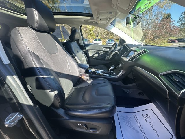 Used 2017 Ford Edge Titanium w/ Equipment Group 301A AWD/4WD image 34