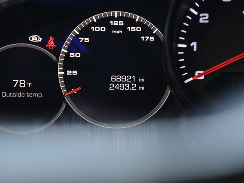 Certified 2021 Porsche Cayenne Coupe AWD/4WD image 18