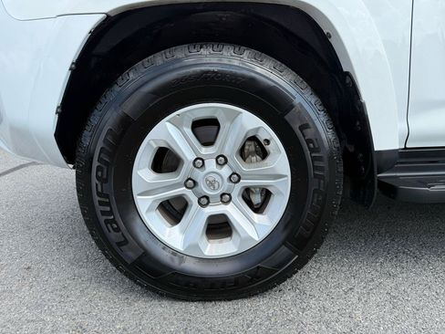 Used 2024 Toyota 4Runner SR5 AWD/4WD image 40