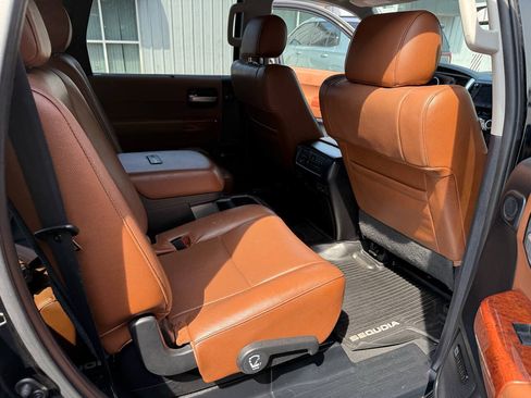 Used 2020 Toyota Sequoia Platinum AWD/4WD image 18