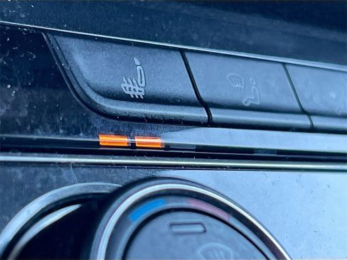 Used 2019 Volkswagen Tiguan SE image 19