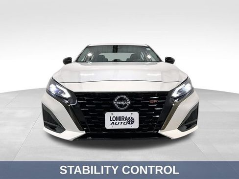 Used 2024 Nissan Altima 2.5 SR AWD/4WD image 3