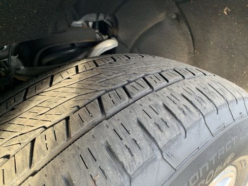 Used 2021 Chevrolet Tahoe Premier w/ Premium Package image 12