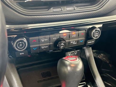 Used 2022 Jeep Compass Altitude w/ Convenience Group image 15