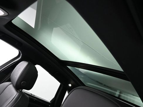 Certified 2026 Porsche Macan AWD/4WD image 12