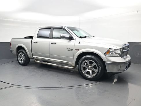 Used 2017 RAM 1500 Laramie AWD/4WD image 10