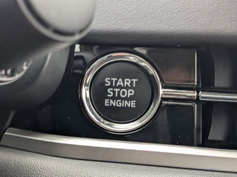 Used 2023 Mitsubishi Outlander SE image 33