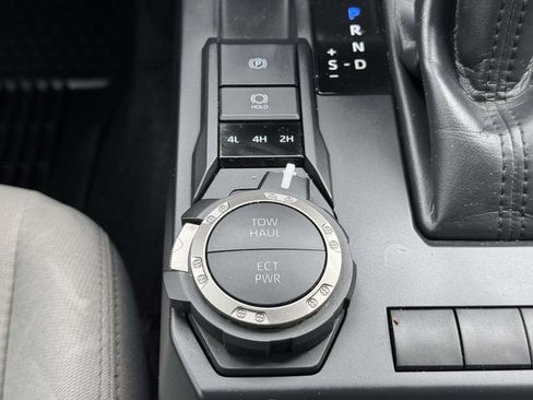 Used 2025 Toyota Tacoma SR5 AWD/4WD image 8