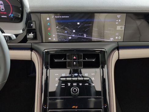 Certified 2025 Porsche Panamera image 25