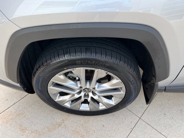 Used 2021 Toyota RAV4 XLE Premium AWD/4WD image 10