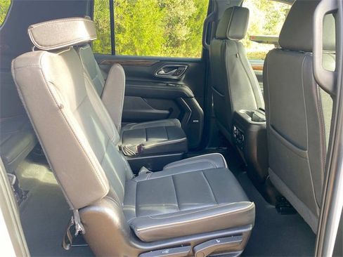 Used 2023 Chevrolet Suburban Premier image 31