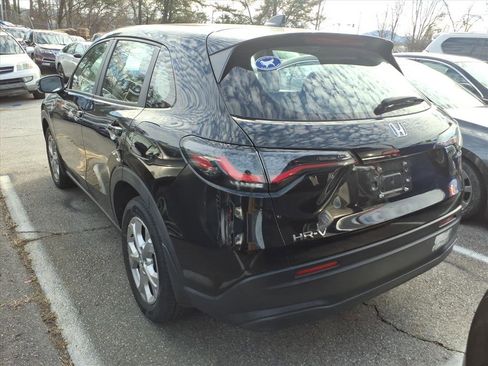 Certified 2023 Honda HR-V LX image 3