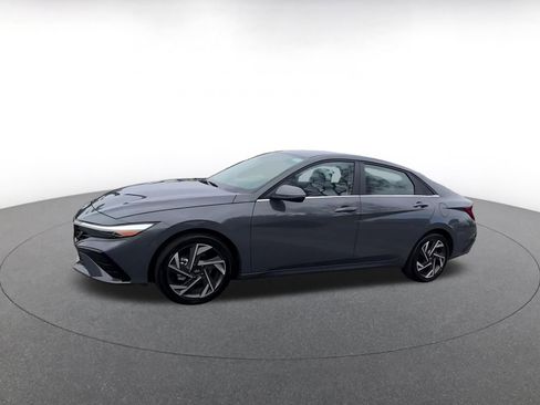 Used 2025 Hyundai Elantra Limited FWD image 8