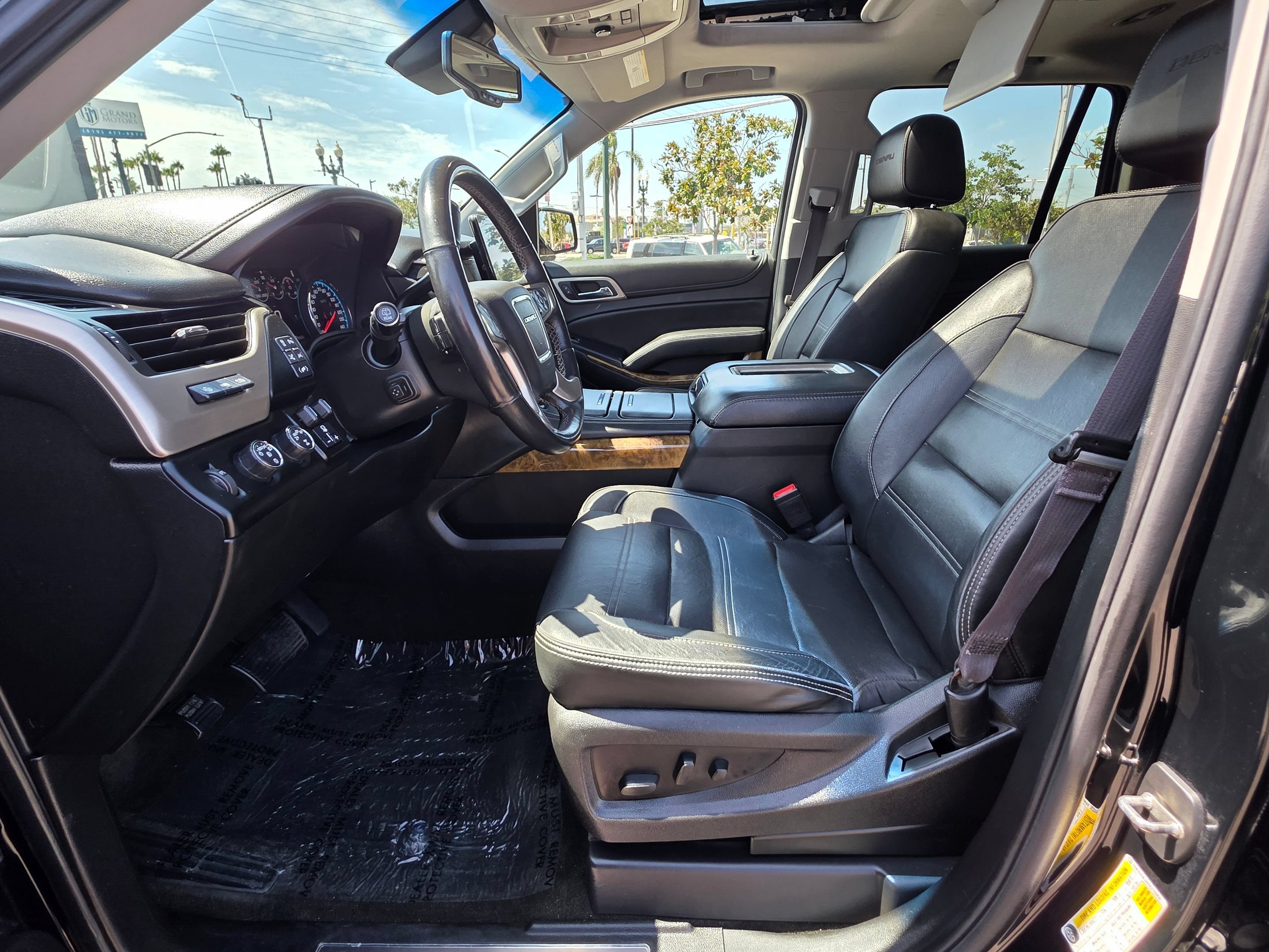 Used 2017 GMC Yukon Denali AWD/4WD image 19