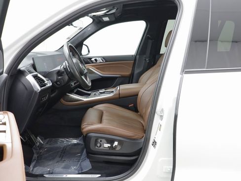 Certified 2025 BMW X7 M60i image 5