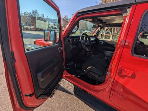 Used 2018 Jeep Wrangler Unlimited Sport S image 8