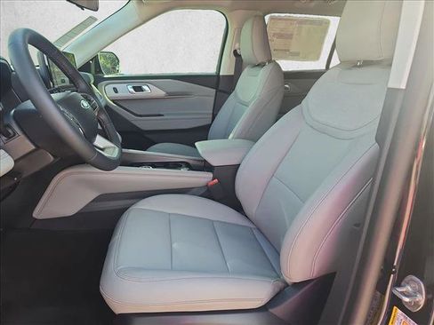 New 2026 Ford Explorer Active w/ Active Comfort Package image 4