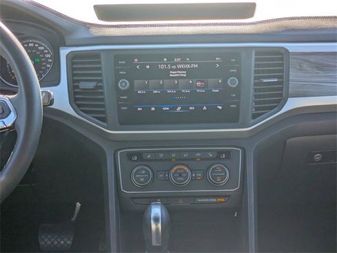 Certified 2021 Volkswagen Atlas Cross Sport SE w/ Panoramic Sunroof Package image 19