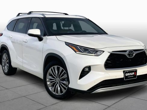 Used 2020 Toyota Highlander Platinum image 2