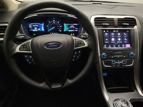 Used 2019 Ford Fusion SE FWD image 22