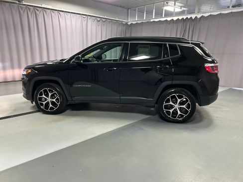 Used 2024 Jeep Compass Limited image 4