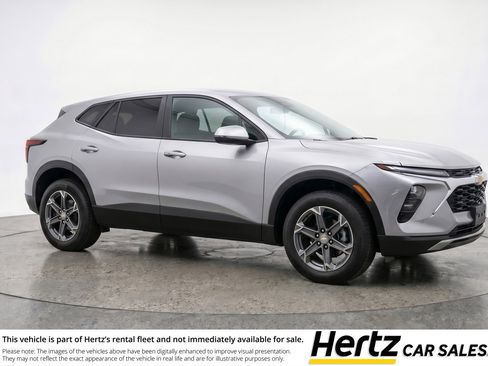 Used 2025 Chevrolet Blazer LT FWD image 1