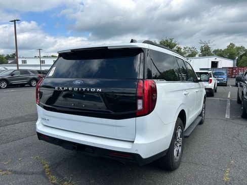 Certified 2025 Ford Expedition Active AWD/4WD image 5
