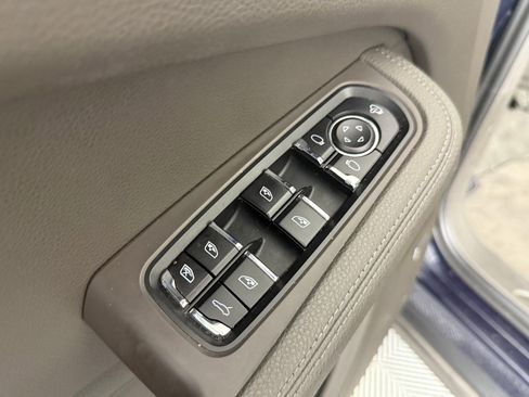 Used 2022 Porsche Macan AWD/4WD image 13