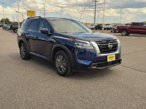 Used 2025 Nissan Pathfinder SV AWD/4WD image 2