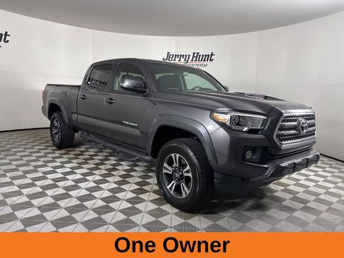 Used 2016 Toyota Tacoma TRD Sport image 5