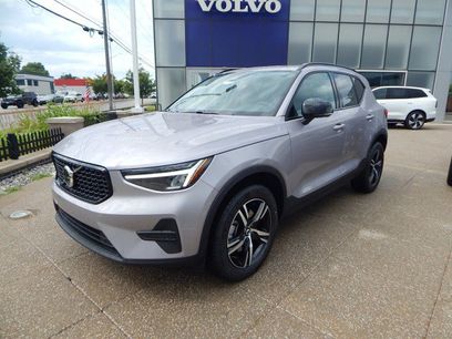 New 2026 Volvo XC40 B5 Core w/ Climate Package