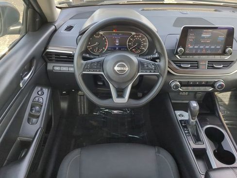 Used 2024 Nissan Altima 2.5 SV image 15