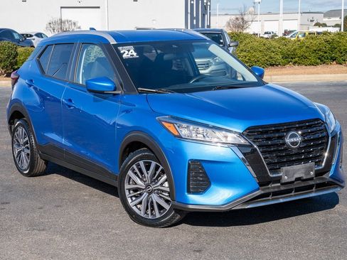 Used 2024 Nissan Kicks SV image 1