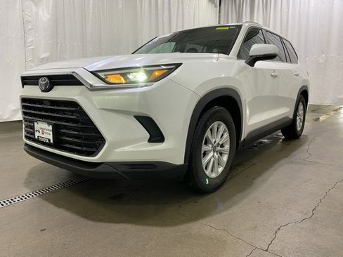 Certified 2024 Toyota Grand Highlander XLE image 27