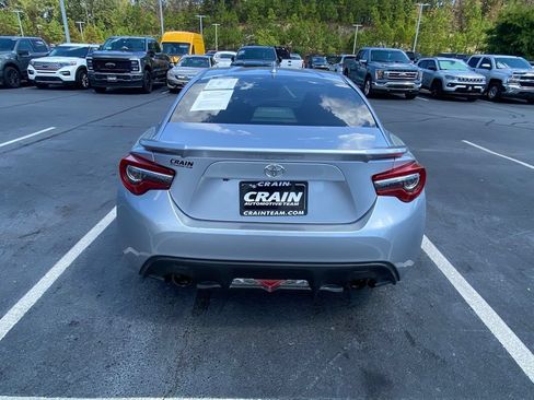 Used 2017 Toyota 86 RWD image 6