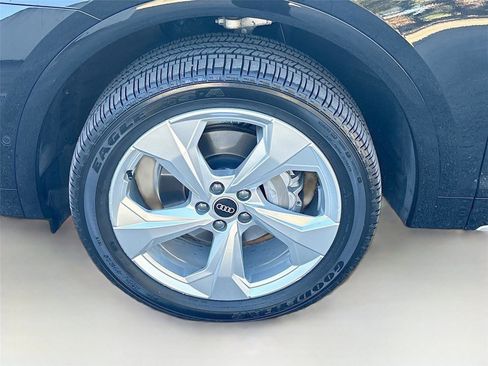 Used 2022 Audi Q5 2.0T Prestige w/ Prestige Package image 36