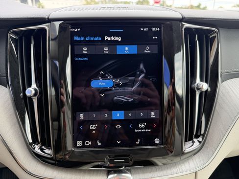 Certified 2025 Volvo XC60 T8 Ultra w/ Protection Package image 24