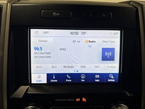 Used 2019 Ford F150 Lariat w/ Equipment Group 502A Luxury AWD/4WD image 3