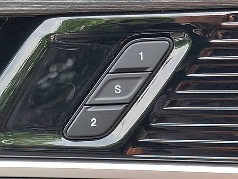 Certified 2024 Jeep Wagoneer Series II w/ Flexible Seating Group AWD/4WD image 28