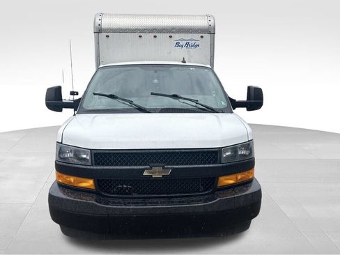 Used 2022 Chevrolet Express 3500 w/ Driver Convenience Package RWD image 9
